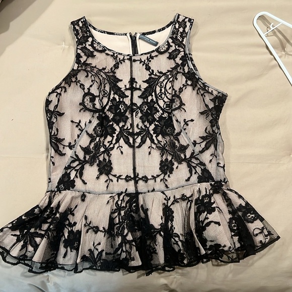 Alexander McQueen lace and silk sleeveless peplum top - Picture 5 of 8